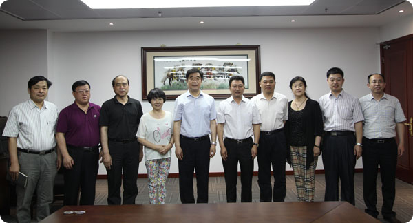 ɽ�|������W(xu��)�hί��ӛ��־���c�V�۽�ͨ�����Ƽ���˾��Ӱ