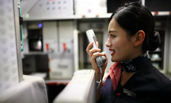 英語引發(fā)的投訴,空乘英語廣播為何難聽懂?361187_ 英語引發(fā)的投訴,空乘英語廣播為何難聽懂?