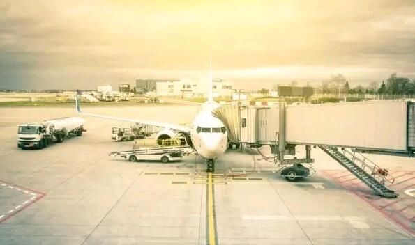 ���չ�˾���R���\(y��n)�I(y��ng)����(zh��n)����(y��ng)��(du��)֮��